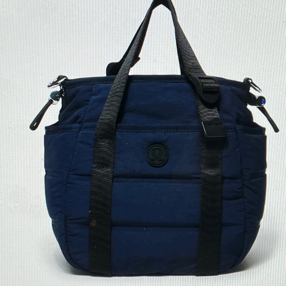 Lululemon Dash All Day Bucket Bag 6.5L Navy Gym Yoga Duffel Purse excellent cond